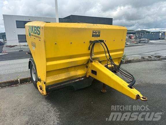 Vama  その他道路と除雪の機械