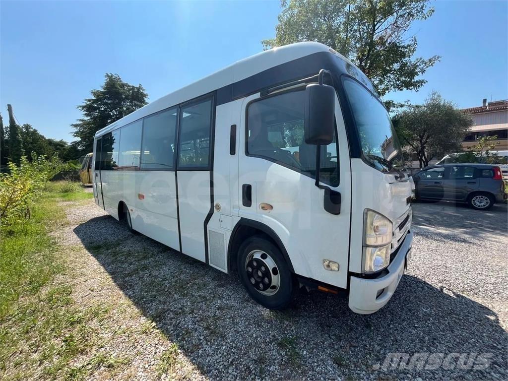 Isuzu P65 スクールバス