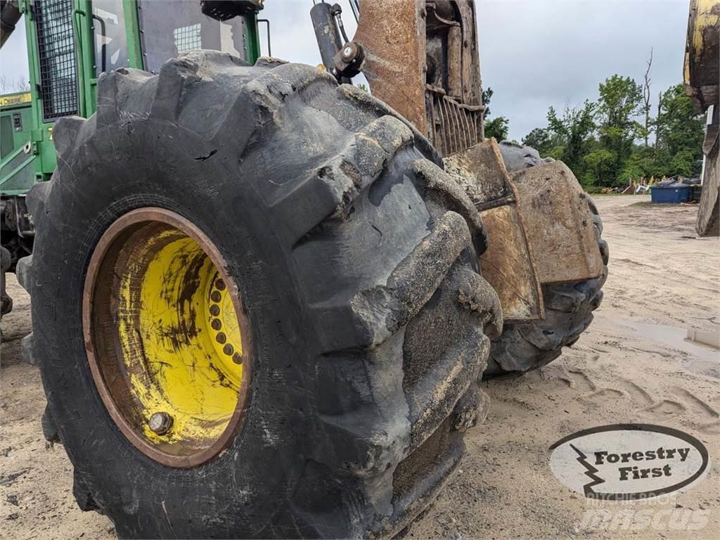 John Deere 748H スキッダー