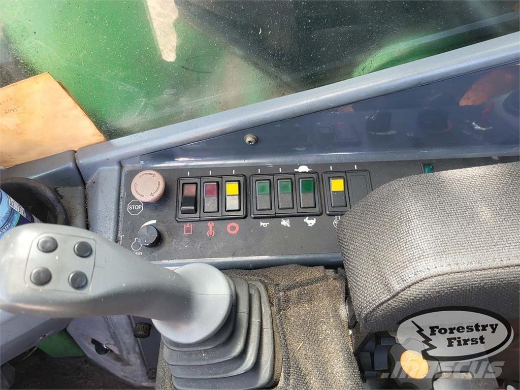 John Deere 753J フェラーバンチャー