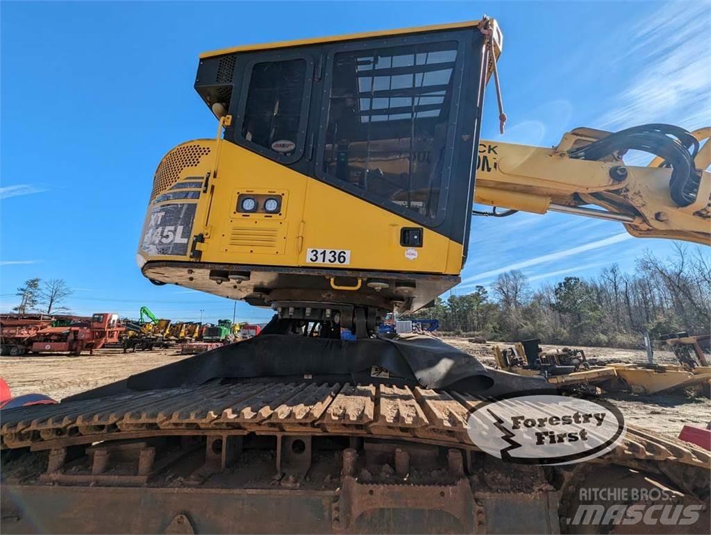 Komatsu XT445L-3 フェラーバンチャー