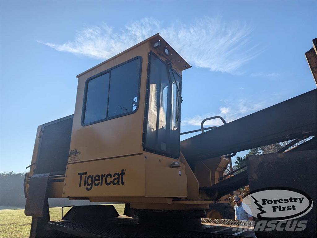 Tigercat 724G フェラーバンチャー