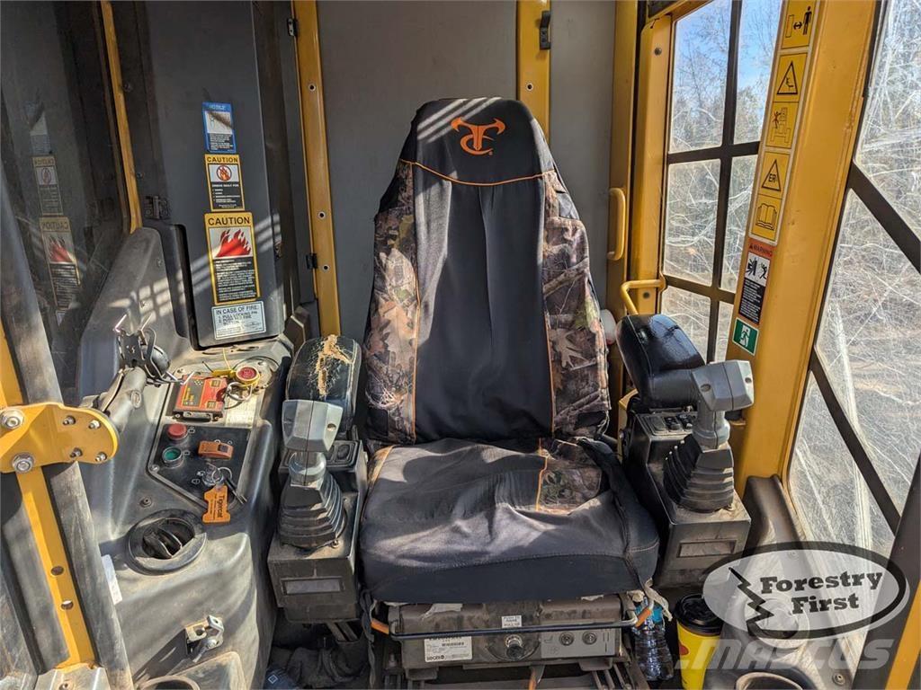 Tigercat 822D フェラーバンチャー