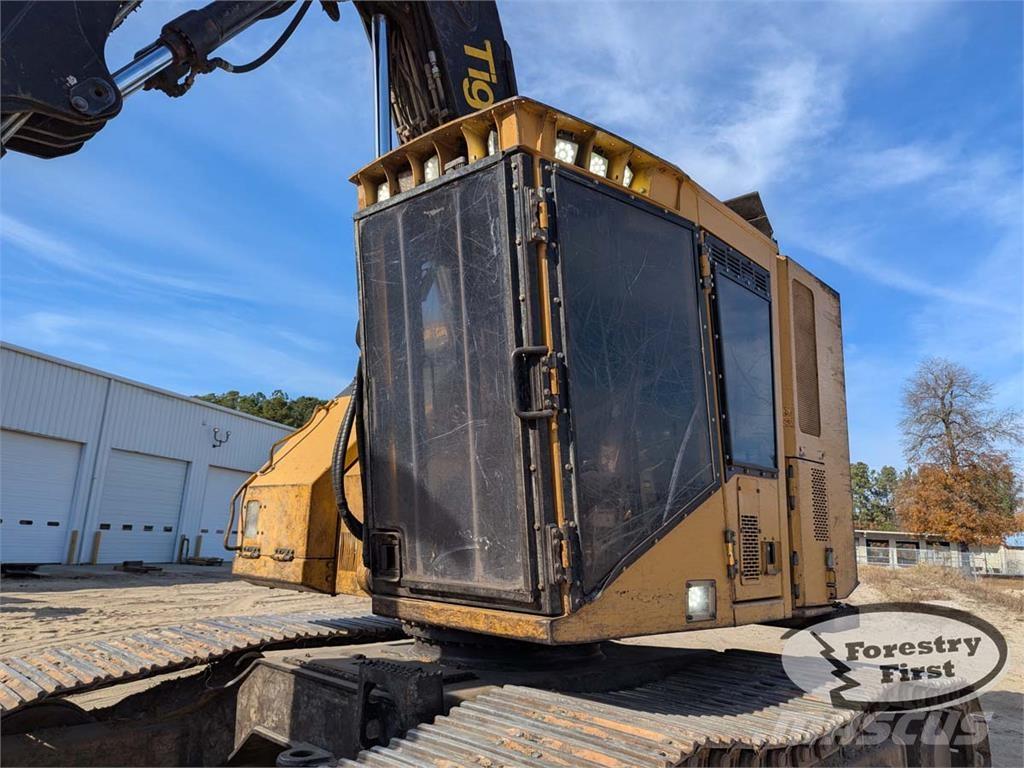 Tigercat 822D フェラーバンチャー