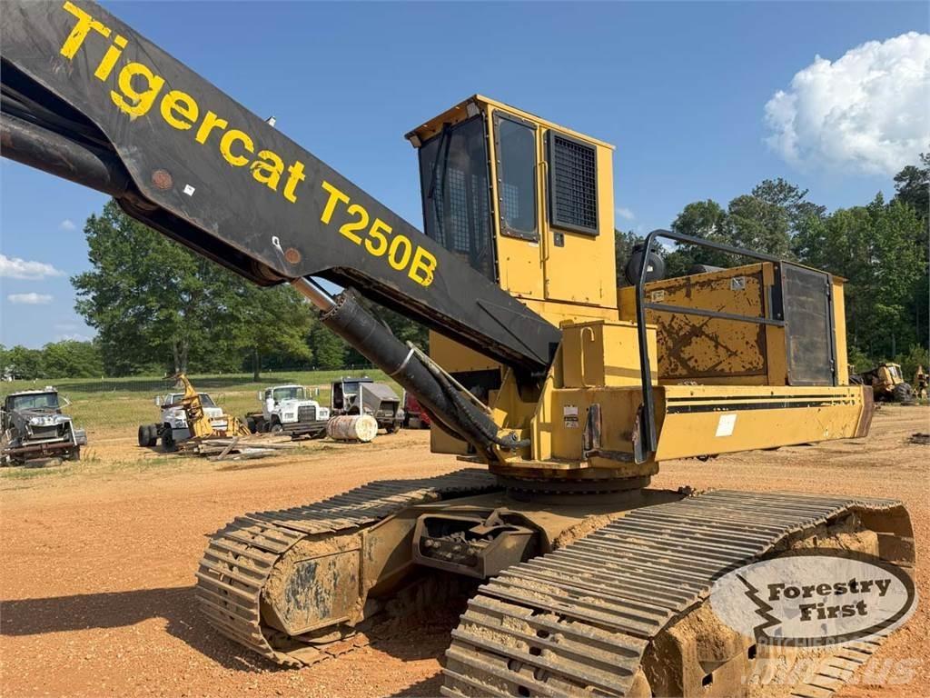 Tigercat T250B ナックルブームローダー
