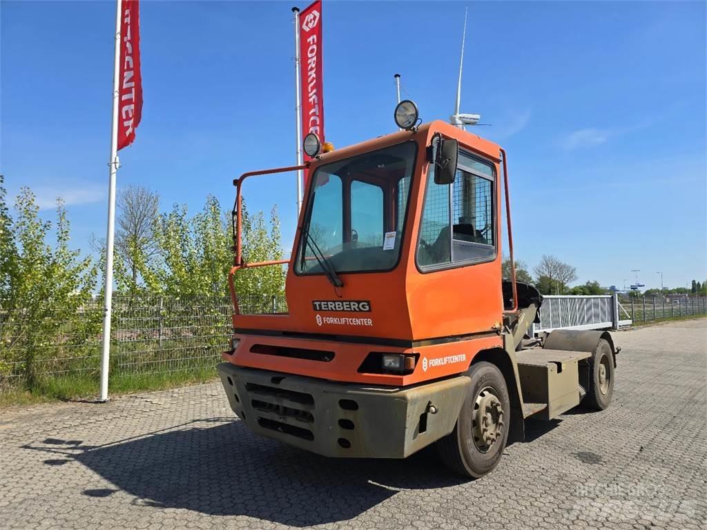 Terberg YT182 ターミナルトラクター