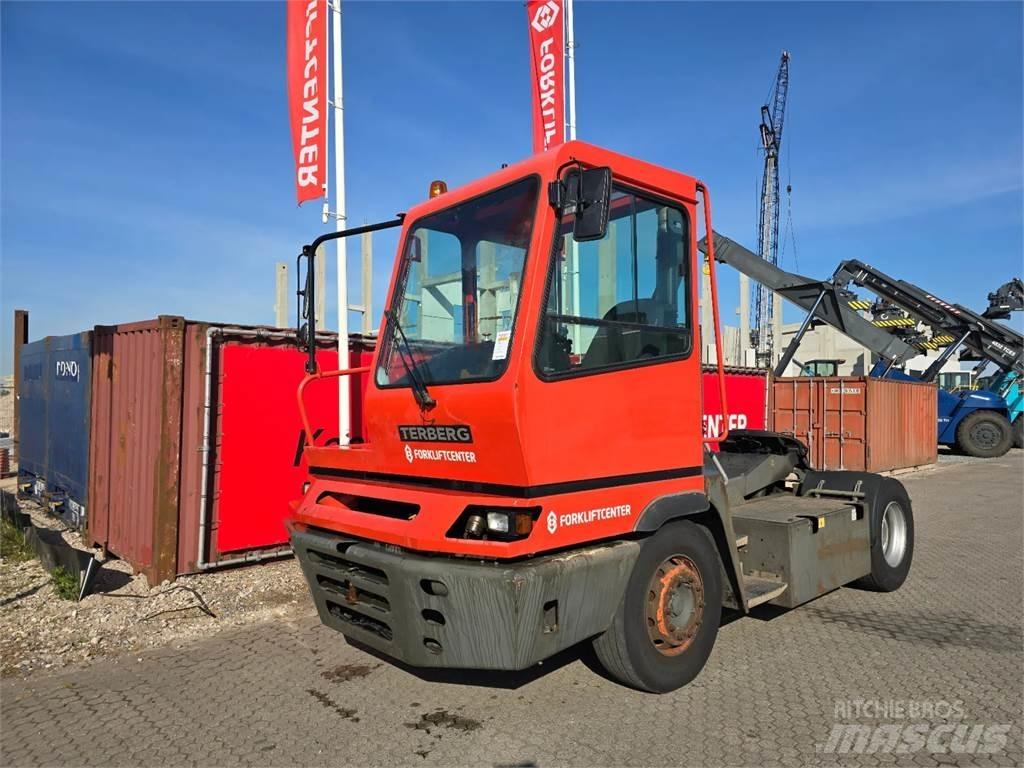 Terberg YT182 ターミナルトラクター