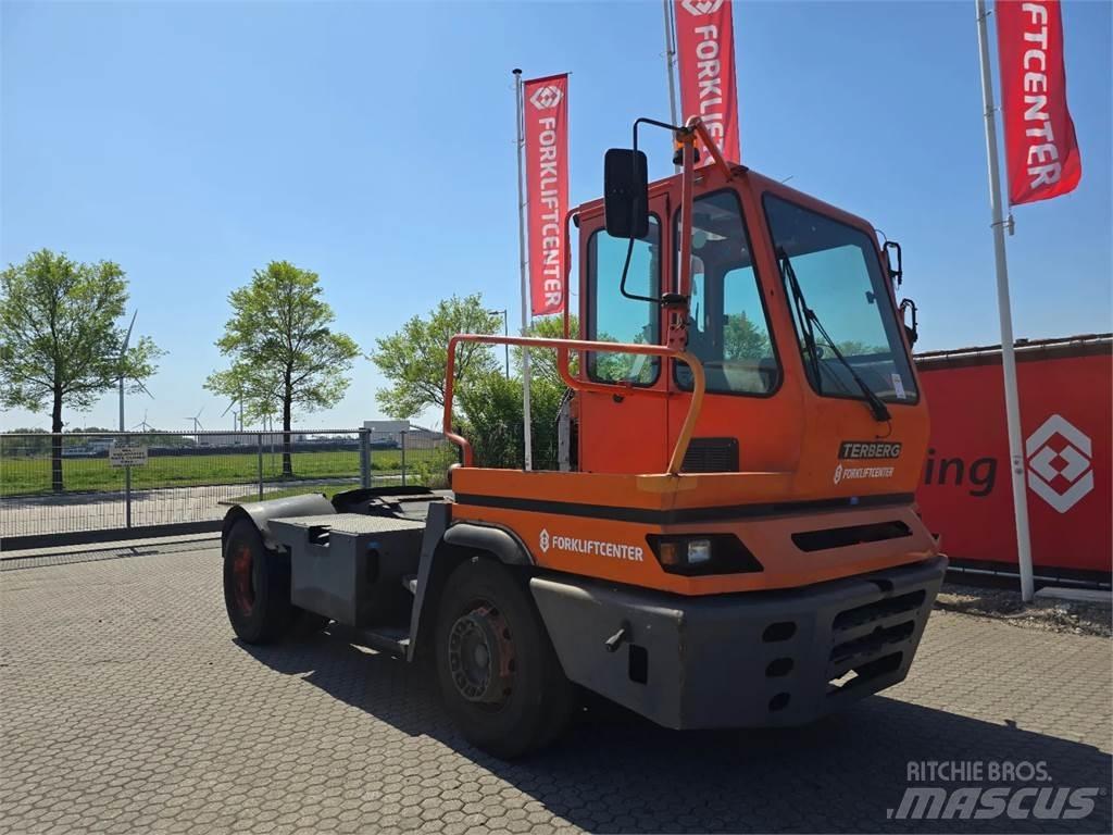 Terberg YT182 ターミナルトラクター