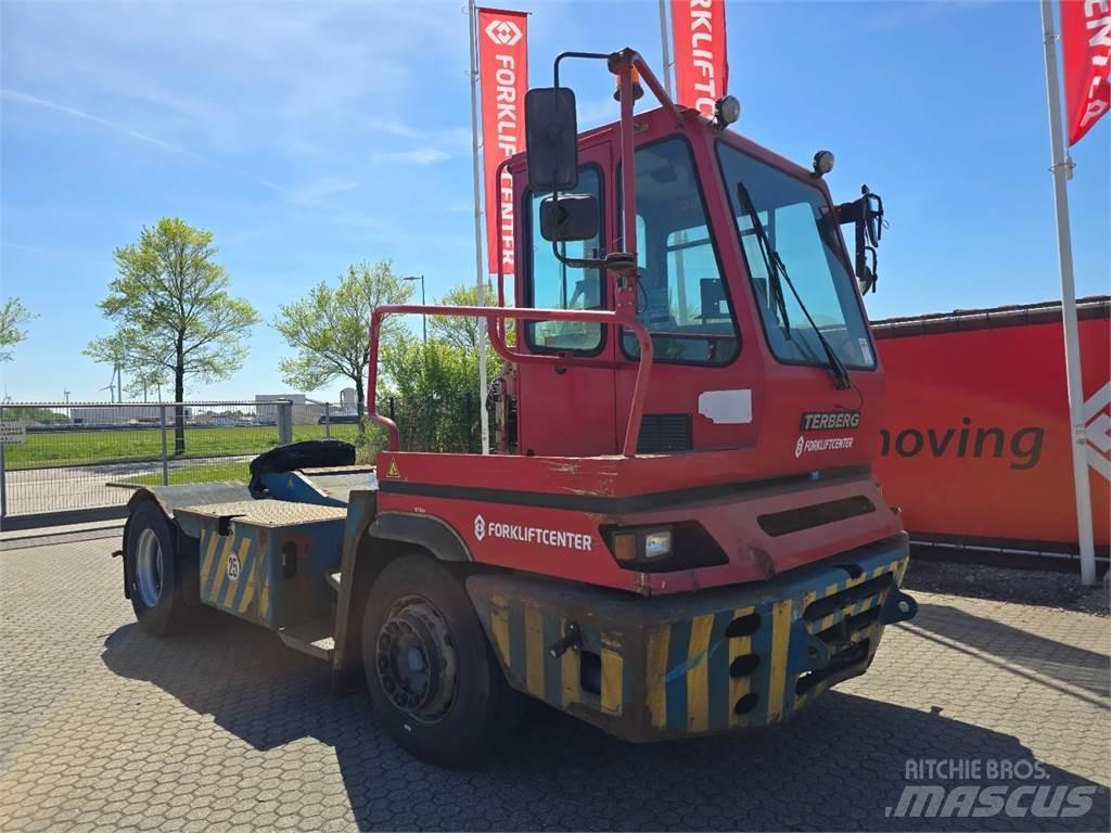 Terberg YT222 ターミナルトラクター