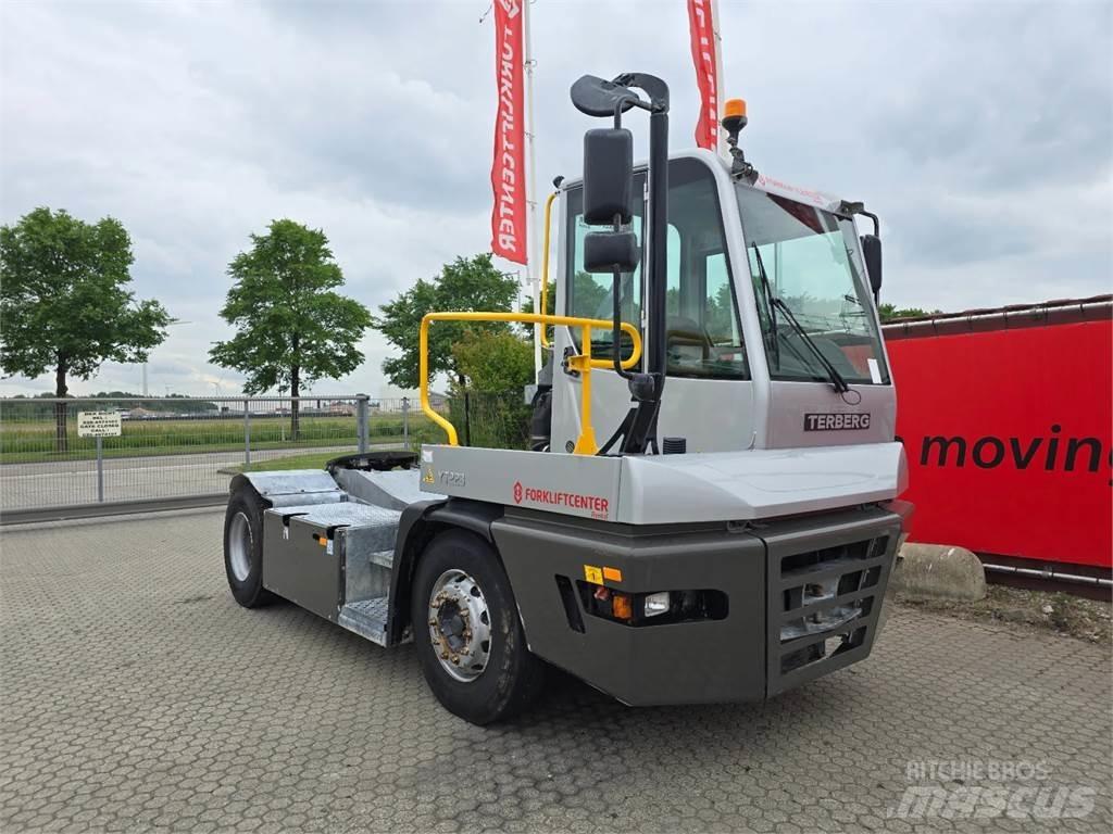Terberg YT223 ターミナルトラクター