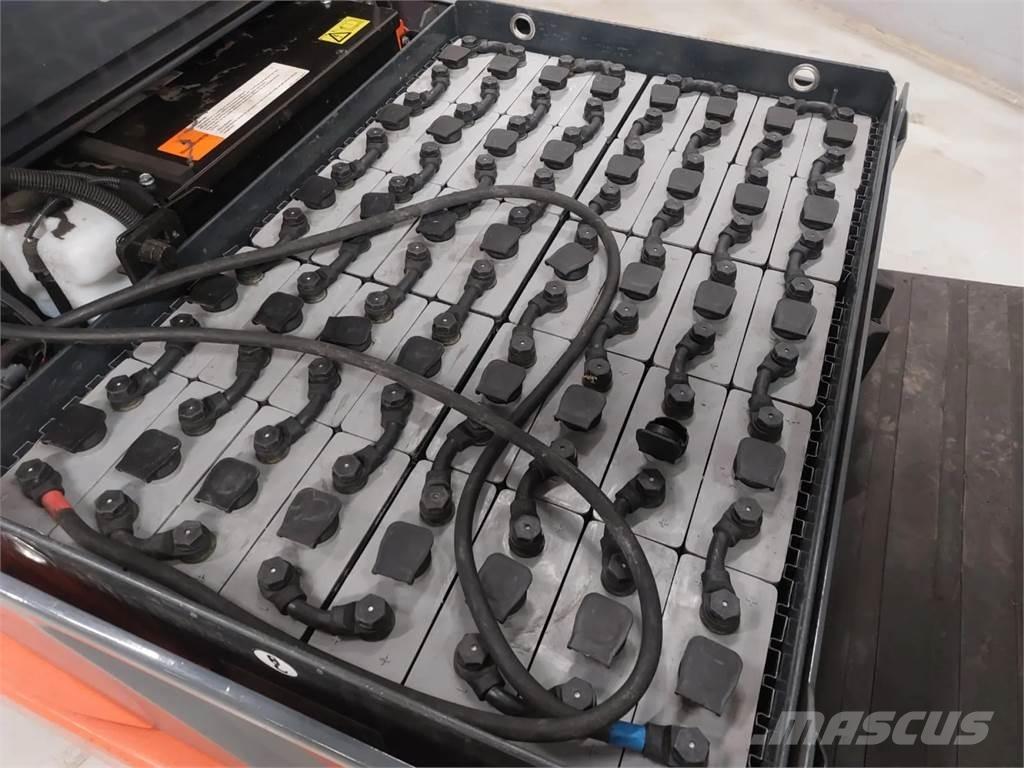 Toyota 8FBMKT25 バッテリーフォークリフト