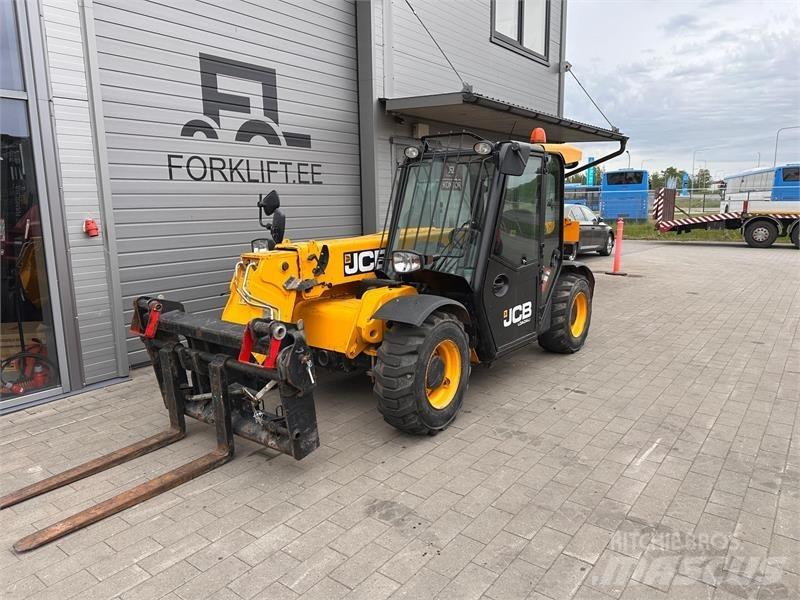 JCB 525-60 テレスコーピックハンドラー