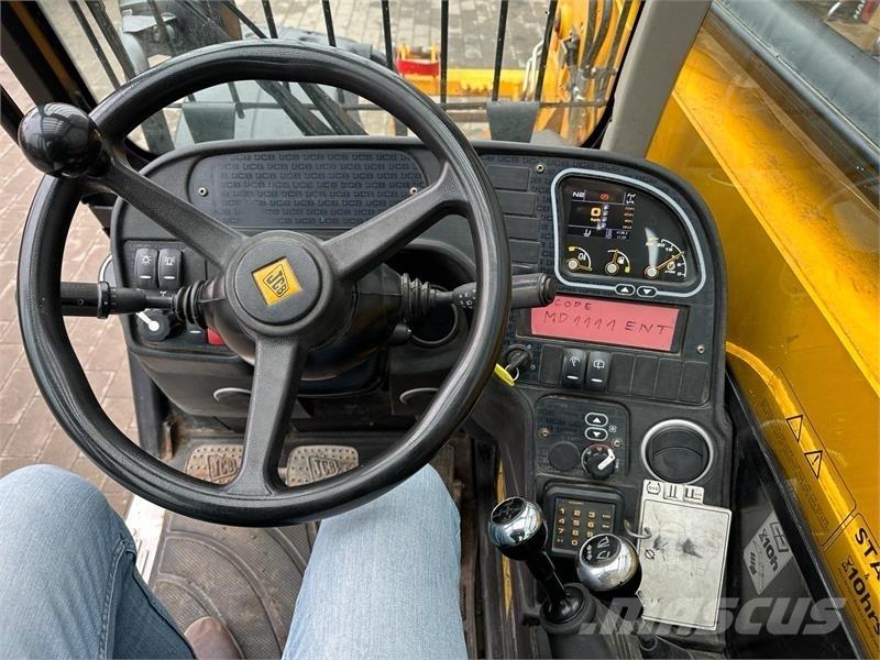 JCB 535-95 テレスコーピックハンドラー