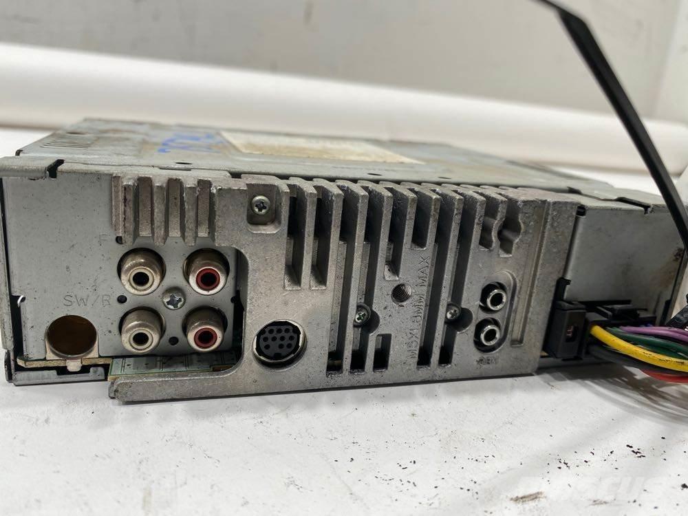  Alpine 電子機器
