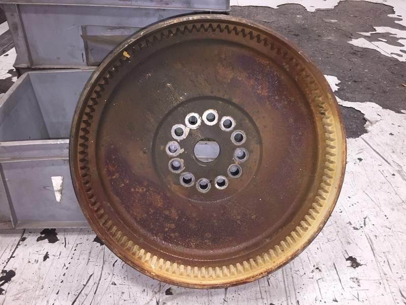 CAT C18 タイヤ、ホイル、リム