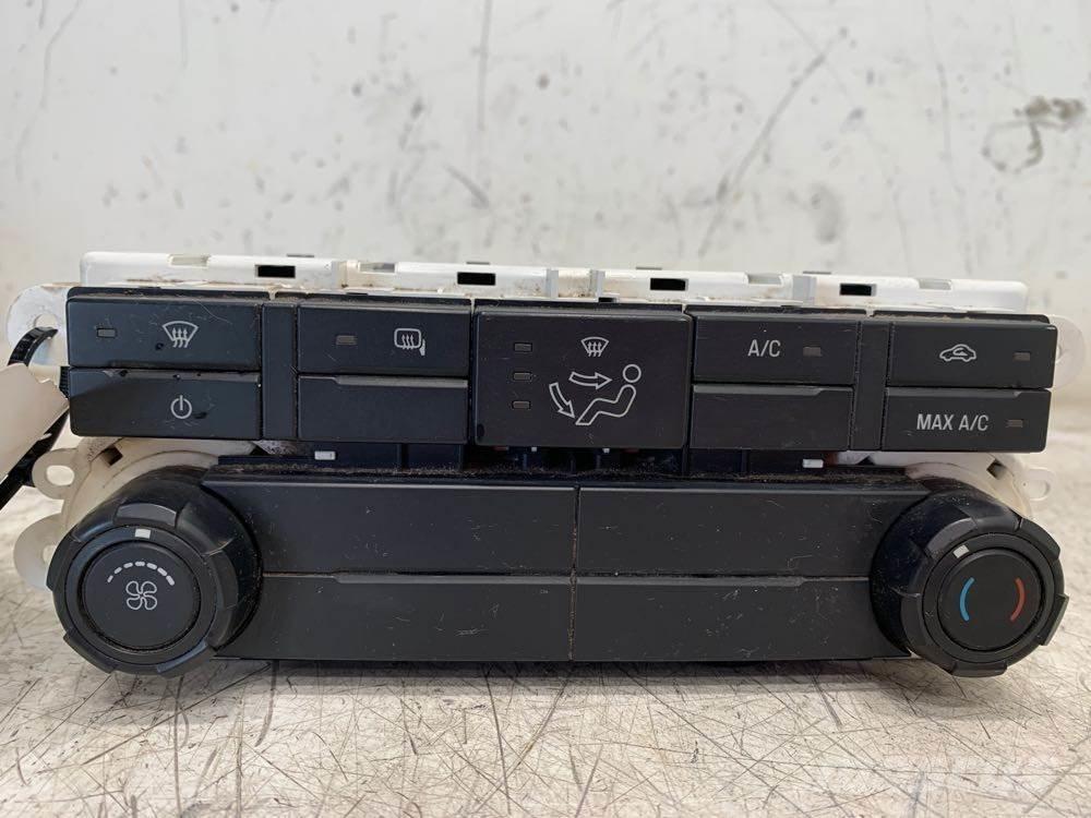 Ford F-550 電子機器