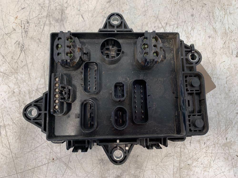 Volvo VNL 電子機器