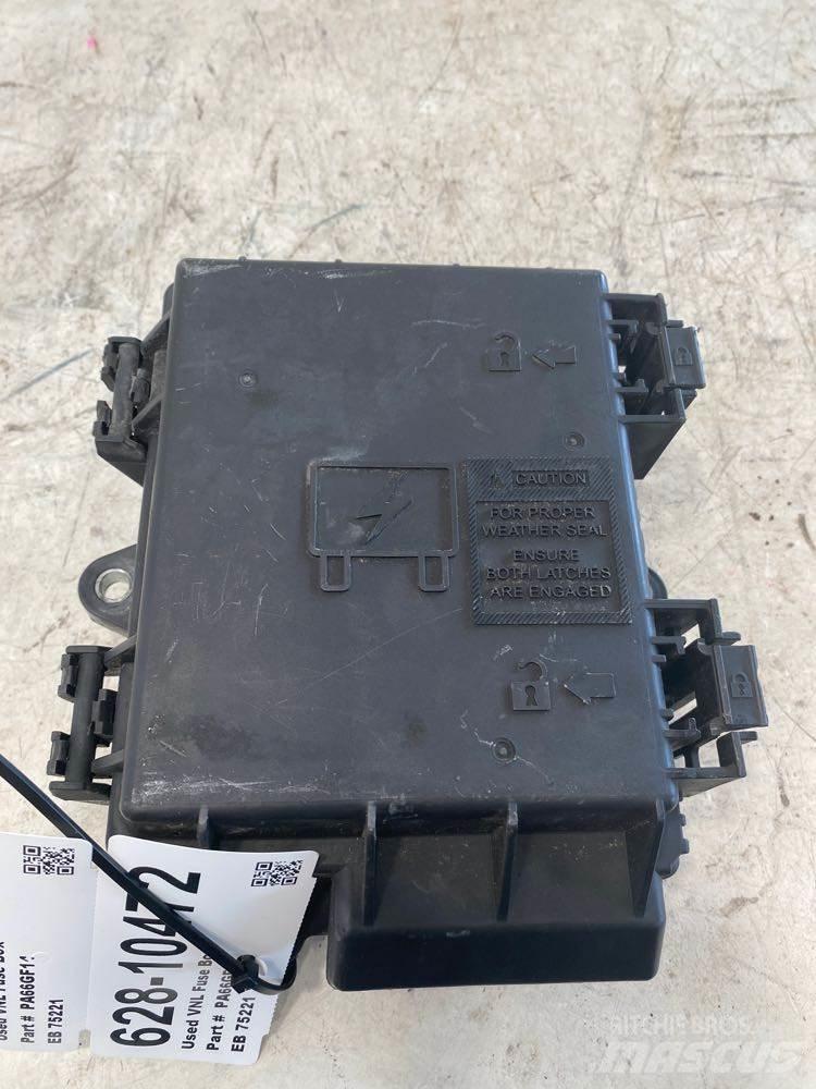 Volvo VNL 電子機器