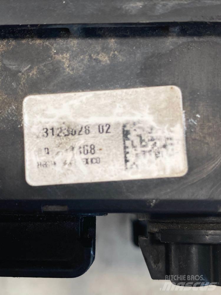 Volvo VNL 電子機器