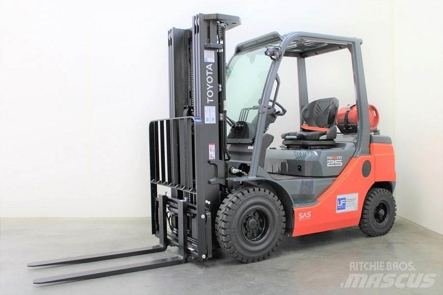 Toyota 02-8FGF25 LPGフォークリフト