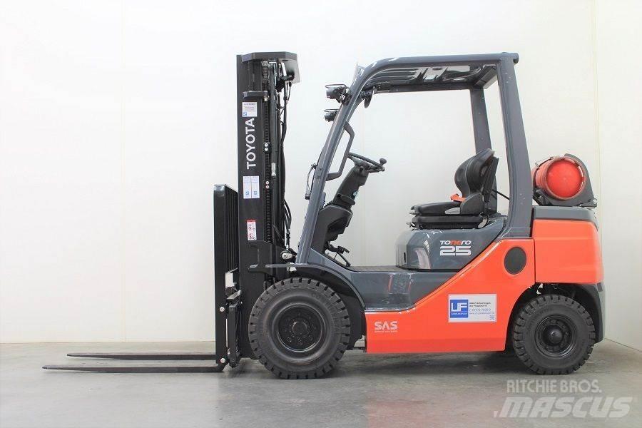Toyota 02-8FGF25 LPGフォークリフト