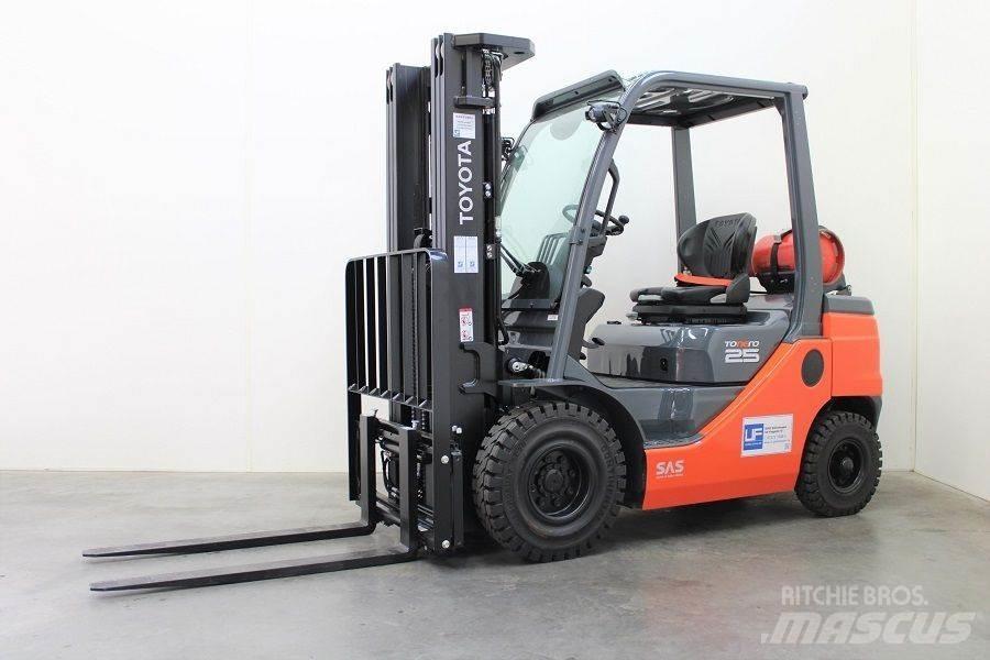 Toyota 02-8FGF25 LPGフォークリフト