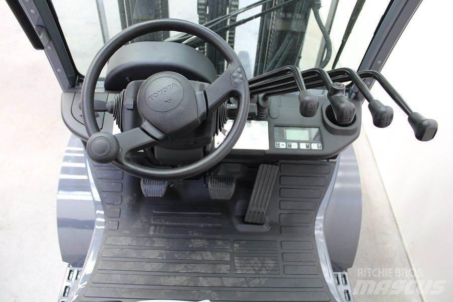 Toyota 02-8FGF25 LPGフォークリフト