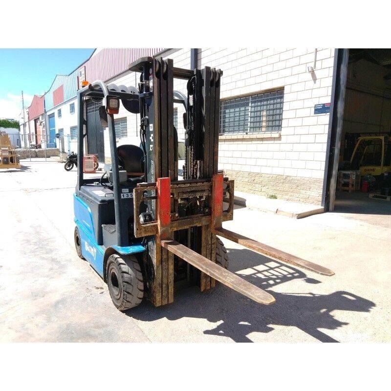 BYD ECB200C バッテリーフォークリフト