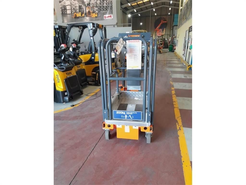JLG NANO SP 中古 - マストクライミング作業用プラットフォーム
