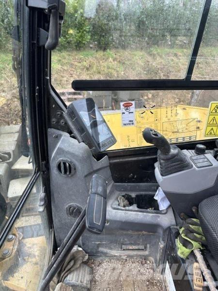CAT 305C R ミニ油圧ショベル 7t以下（ミニユンボ・ミニディガー）