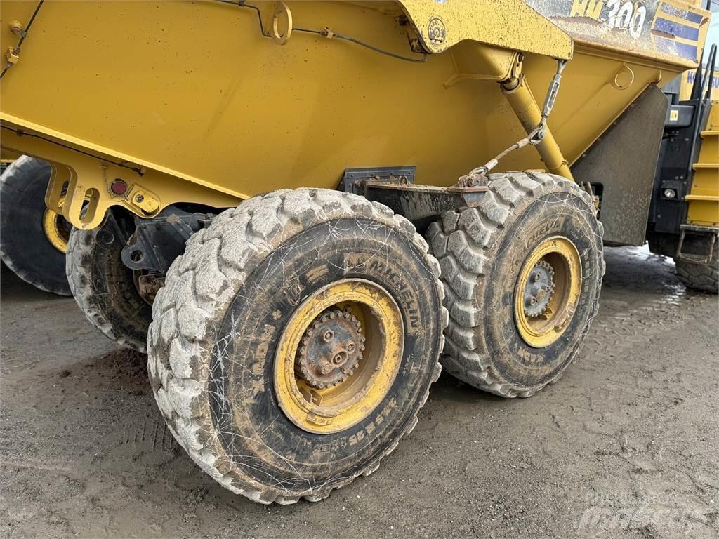 Komatsu HM300-5 アーティキュレート式ダンプトラック