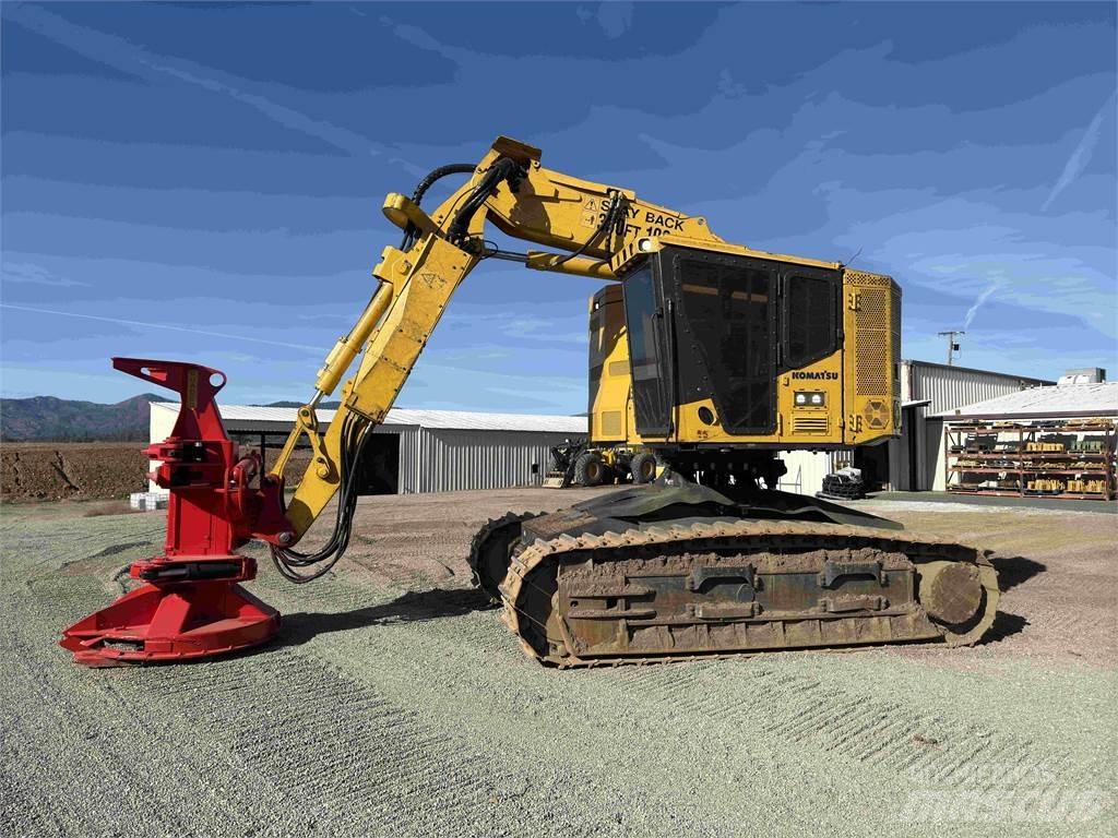 Komatsu XT445L-5 フェラーバンチャー