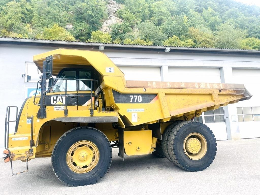 CAT 770 アーティキュレート式ダンプトラック