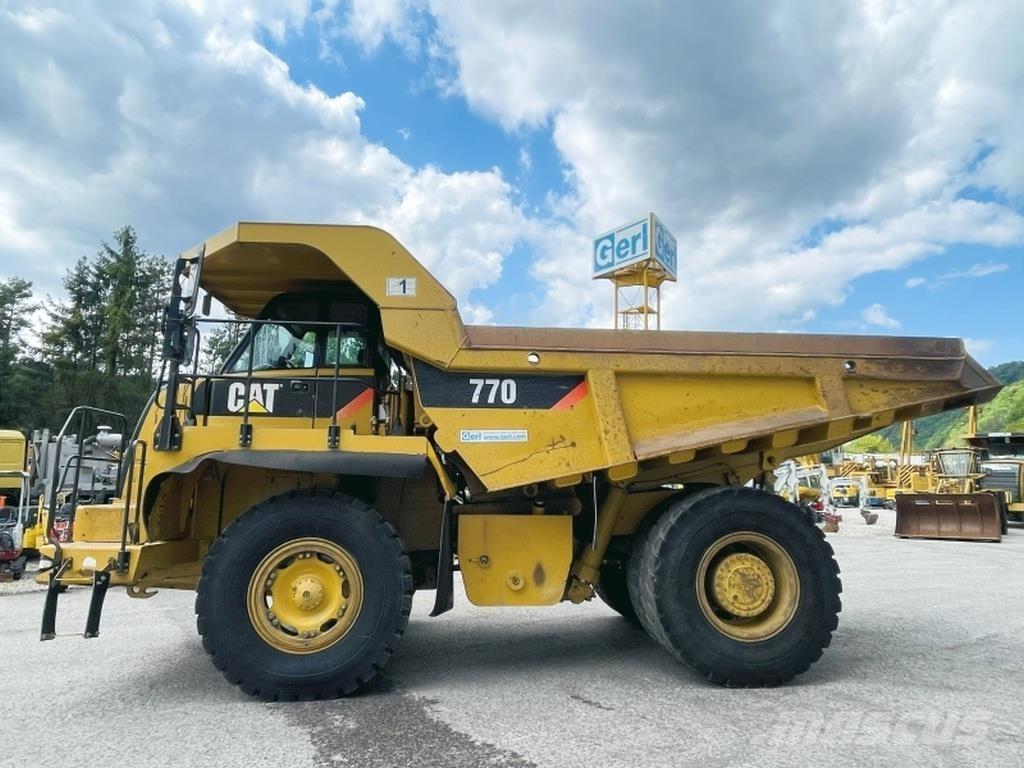 CAT 770 アーティキュレート式ダンプトラック