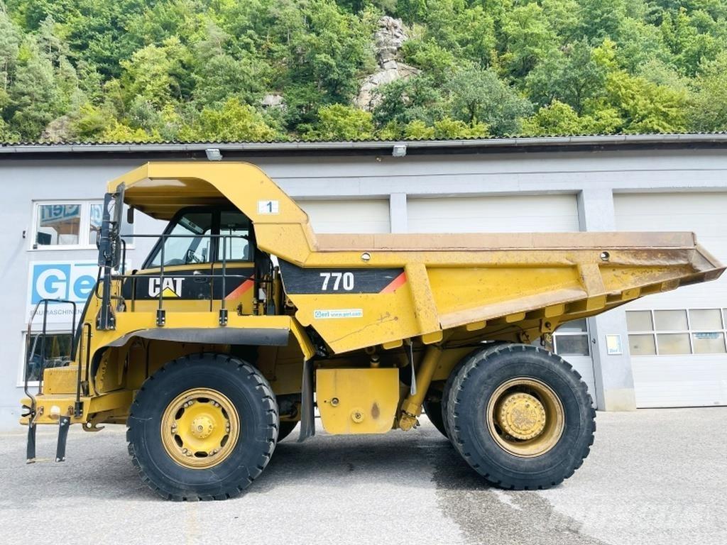 CAT 770 アーティキュレート式ダンプトラック