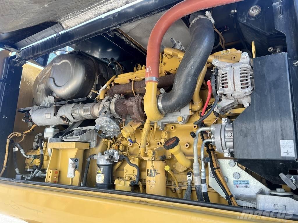 CAT M 320 F ホイール式油圧ショベル（パワーショベル・ユンボ・バックホー）