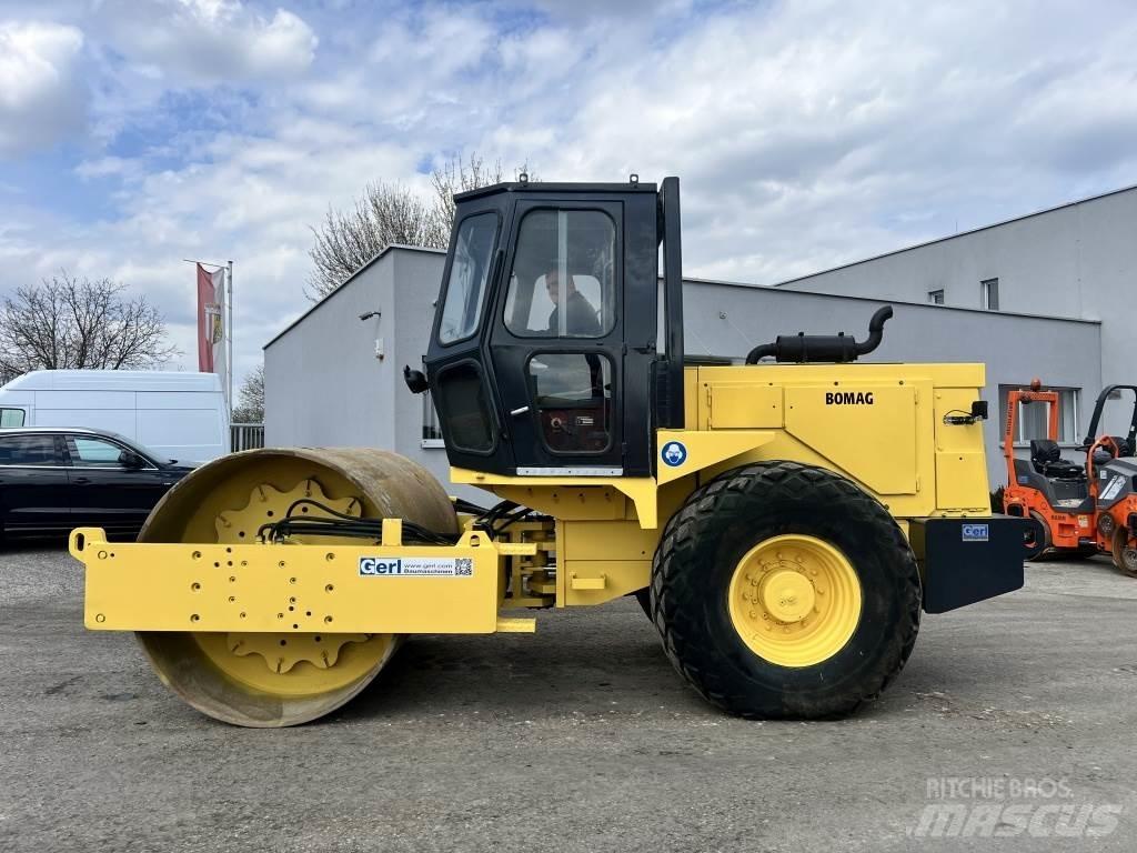 JCB Vibromax W 1402 D 振動ローラ