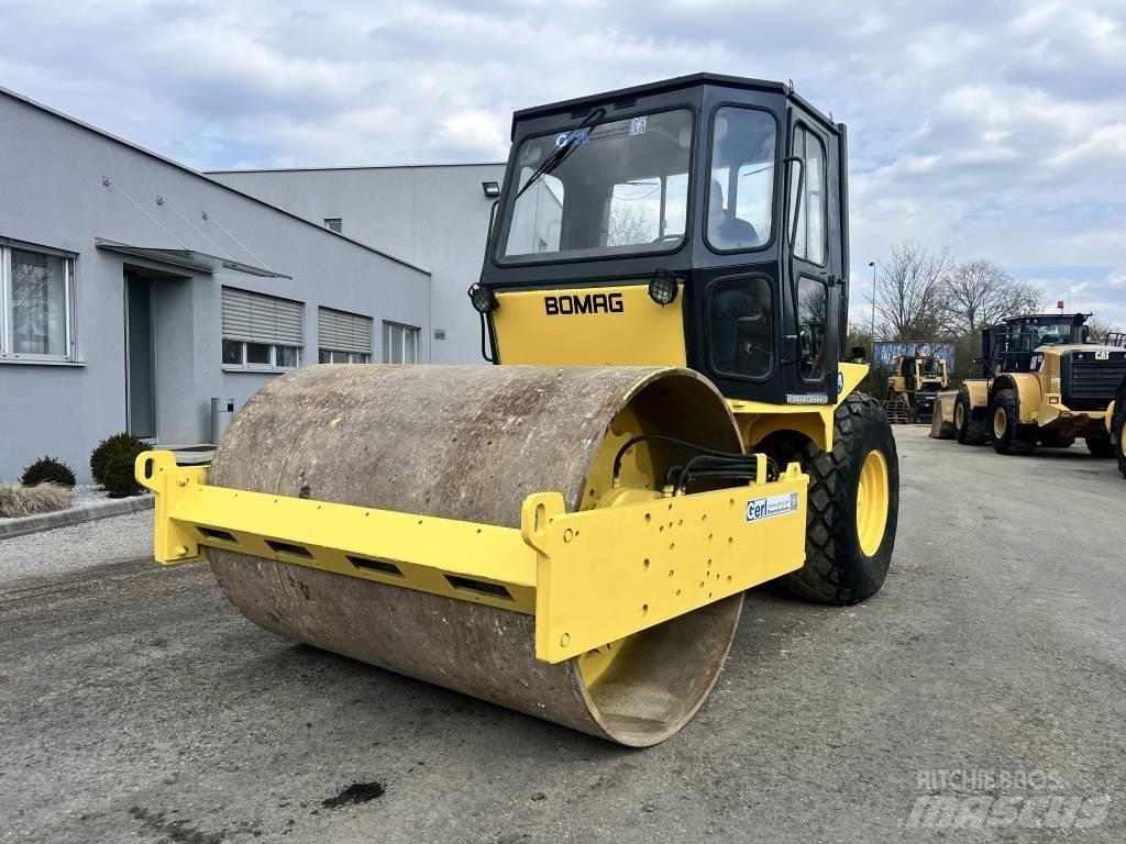 JCB Vibromax W 1402 D 振動ローラ