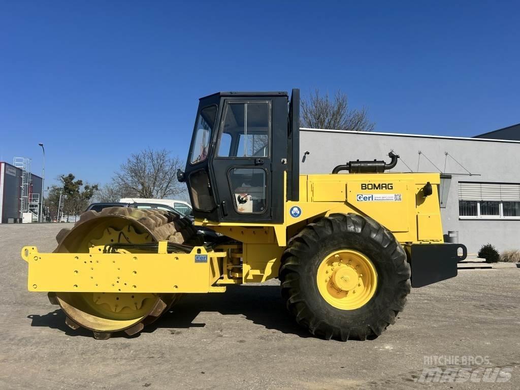 JCB Vibromax W 1402 PD 振動ローラ