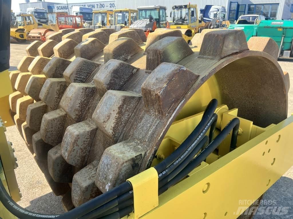 JCB Vibromax W 1402 PD 振動ローラ