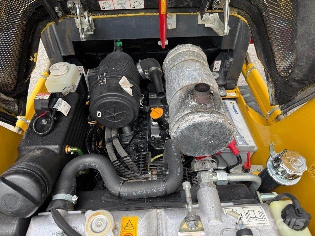 Komatsu SK714-5 スキッドステアローダー
