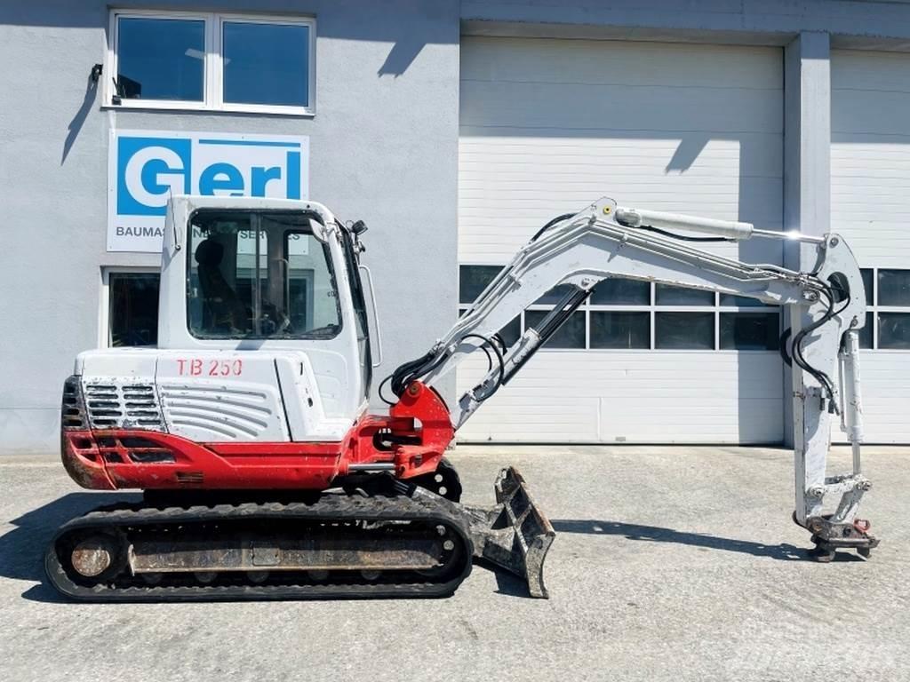 Takeuchi TB250 ミニ油圧ショベル 7t以下（ミニユンボ・ミニディガー）