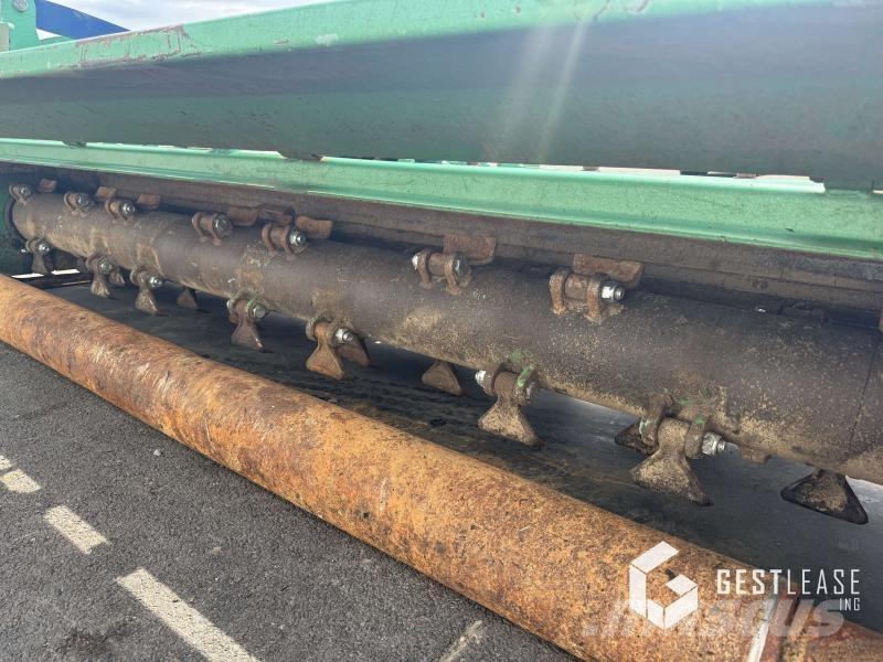 Desvoys DR4 グランド整備機械-その他