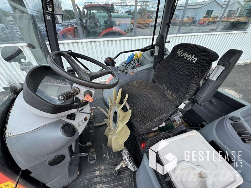 Kubota M6121 トラクター