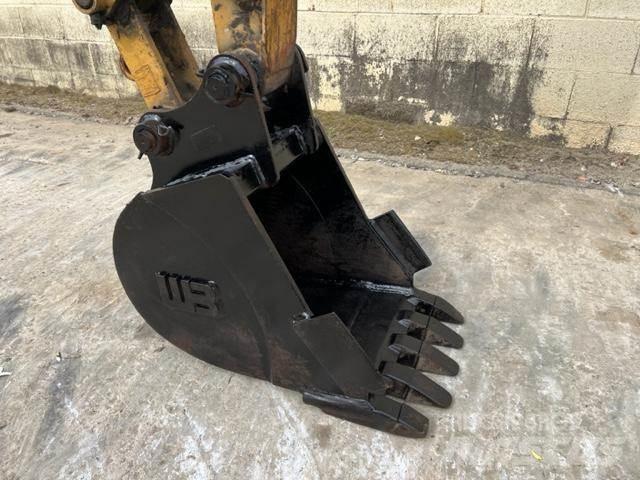 CAT 304E2 CR ミニ油圧ショベル 7t以下（ミニユンボ・ミニディガー）