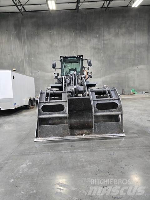 Doosan DL250-7 ホイールローダー・タイヤショベル