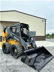 John Deere 318G スキッドステアローダー