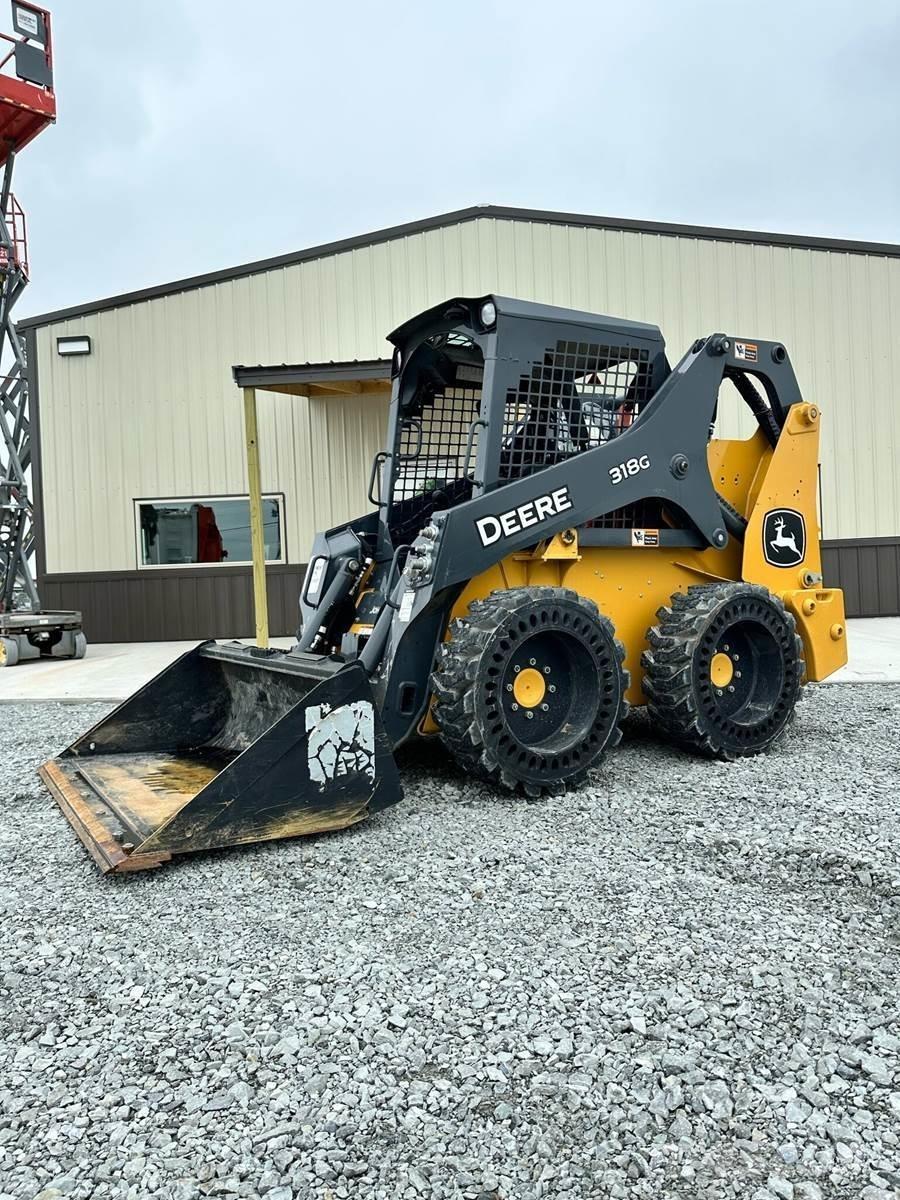 John Deere 318G スキッドステアローダー