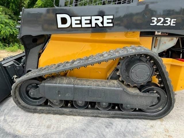 John Deere 323E スキッドステアローダー