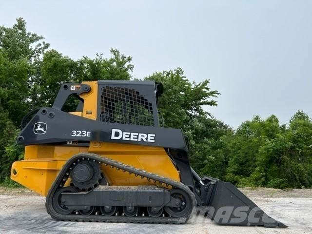 John Deere 323E スキッドステアローダー